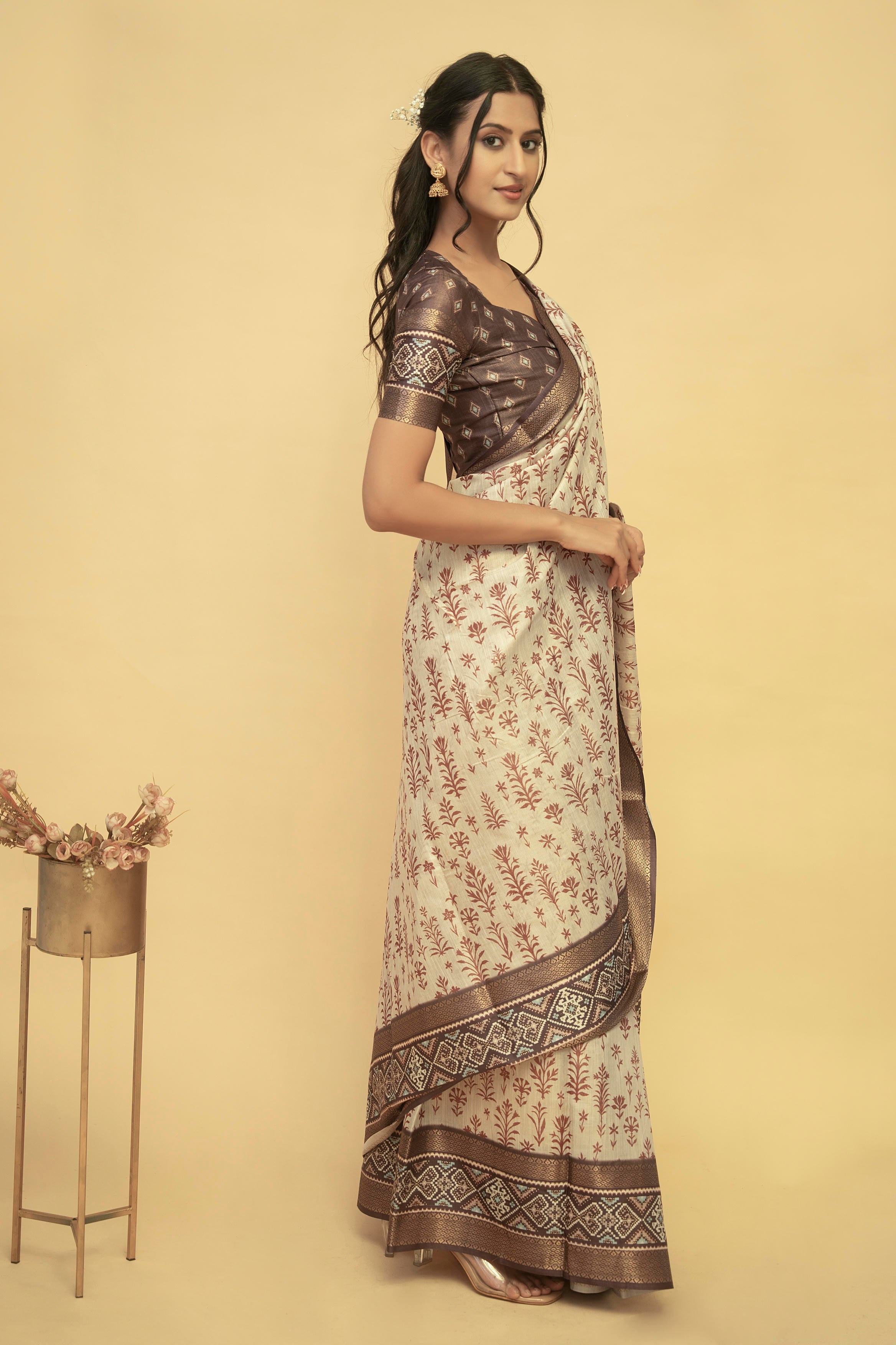 Cream and Terracotta Floral Vine Saree with Dark Brown Zari Border
