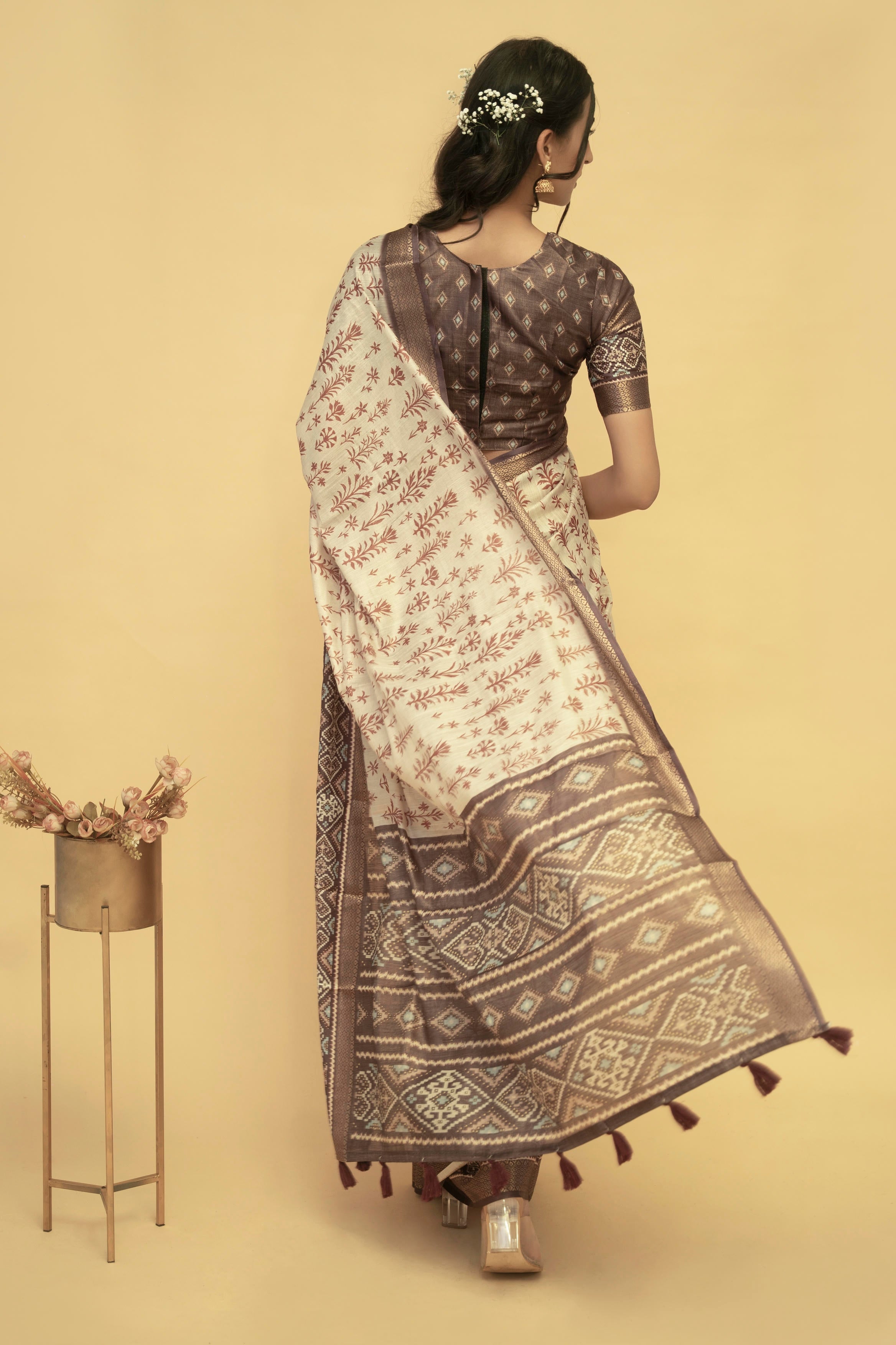 Cream and Terracotta Floral Vine Saree with Dark Brown Zari Border